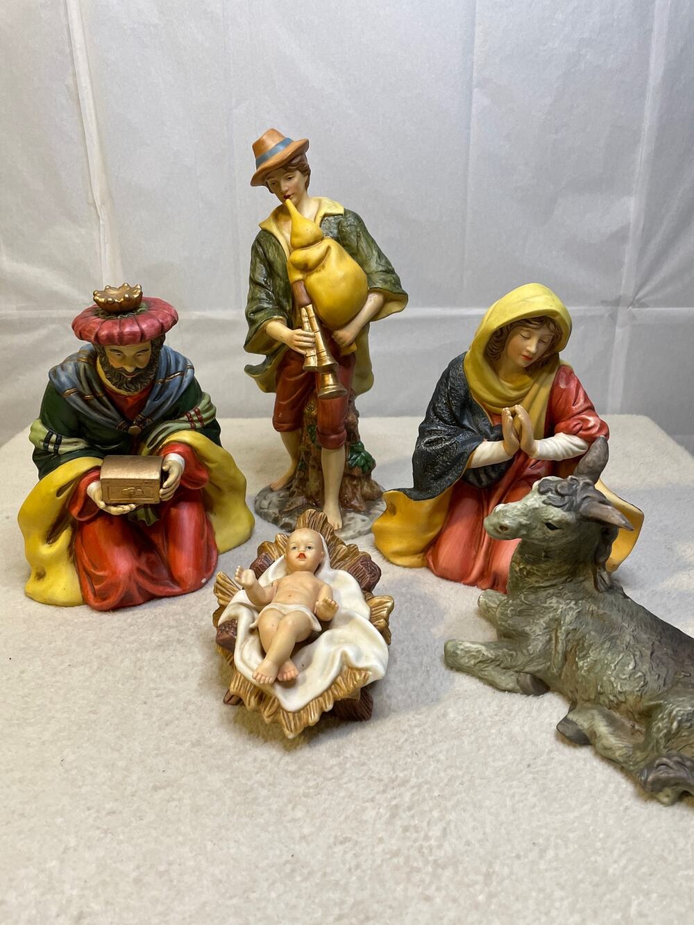 Vintage Grandeur Noel O' Well 5 Piece Nativity Set